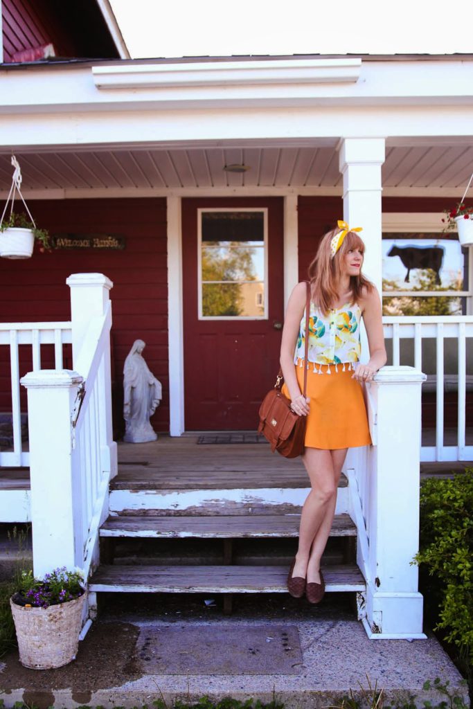 nyc vintage blog, nyc fashion blogger, nyc fashion blog, memorial day weekend outfit, upstate ny barn, missguided lemon crop top