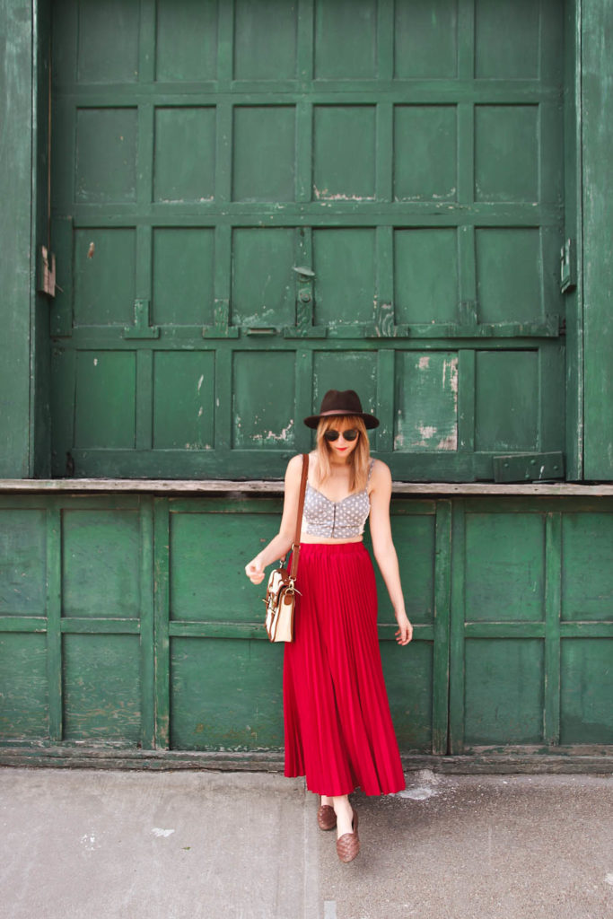 nyc vintage blog, nyc fashion blogger, nyc fashion blog, red maxi skirt, chicwish maxi skirt, long beach new york, long beach boardwalk